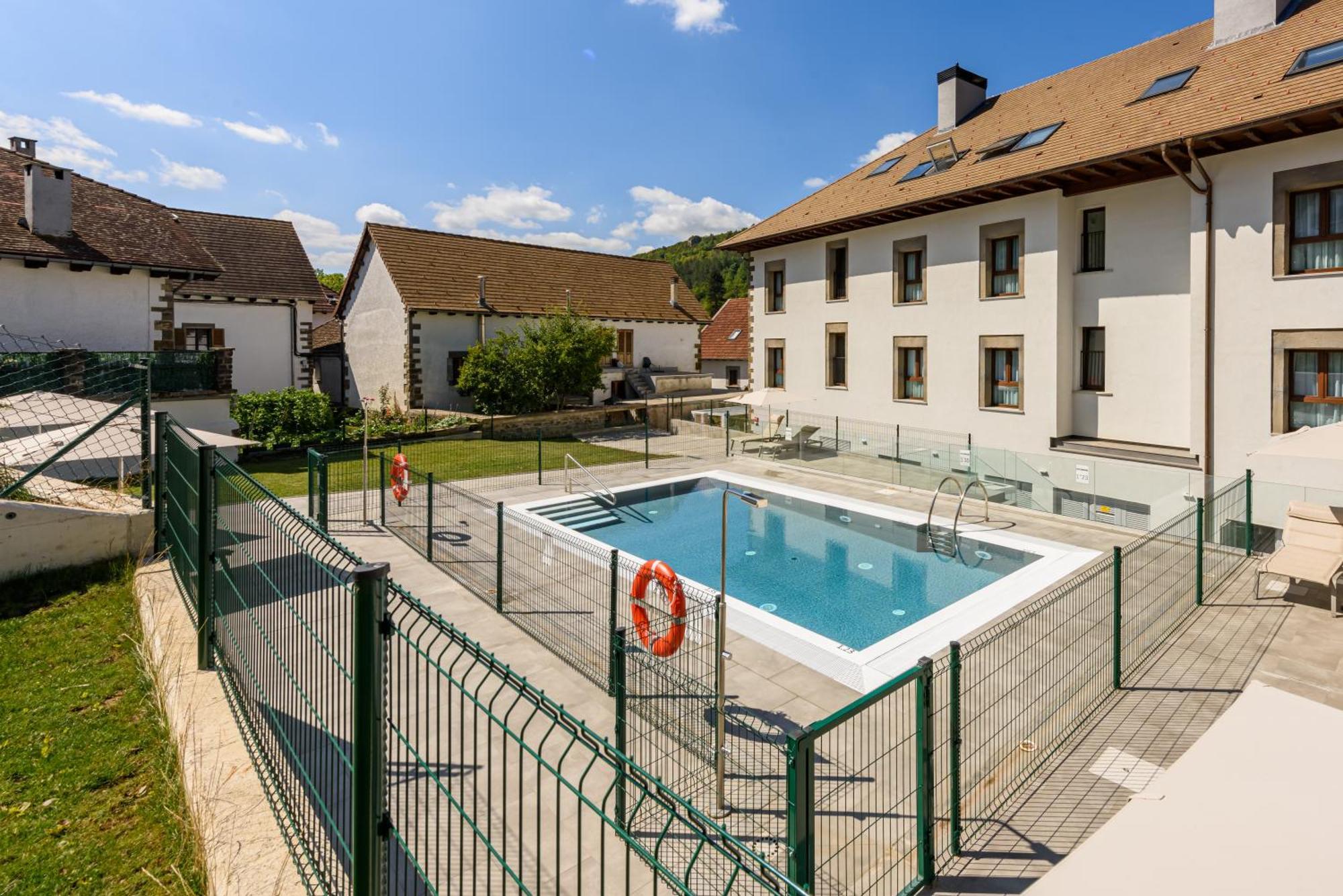 Silken Puerta De Irati Hotel Ochagavía Екстериор снимка